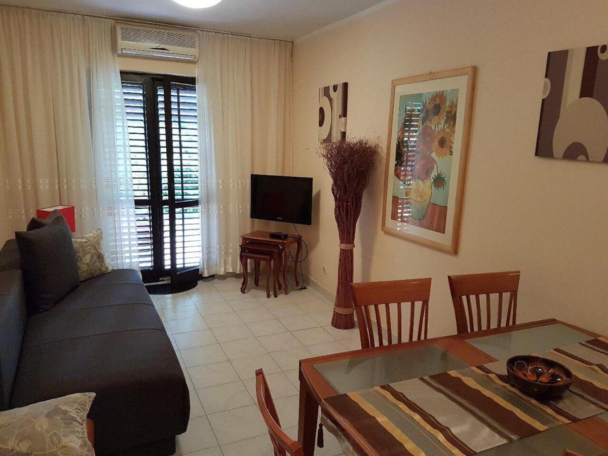 Apartmani I Sobe Goca Херцег Нови Екстериор снимка